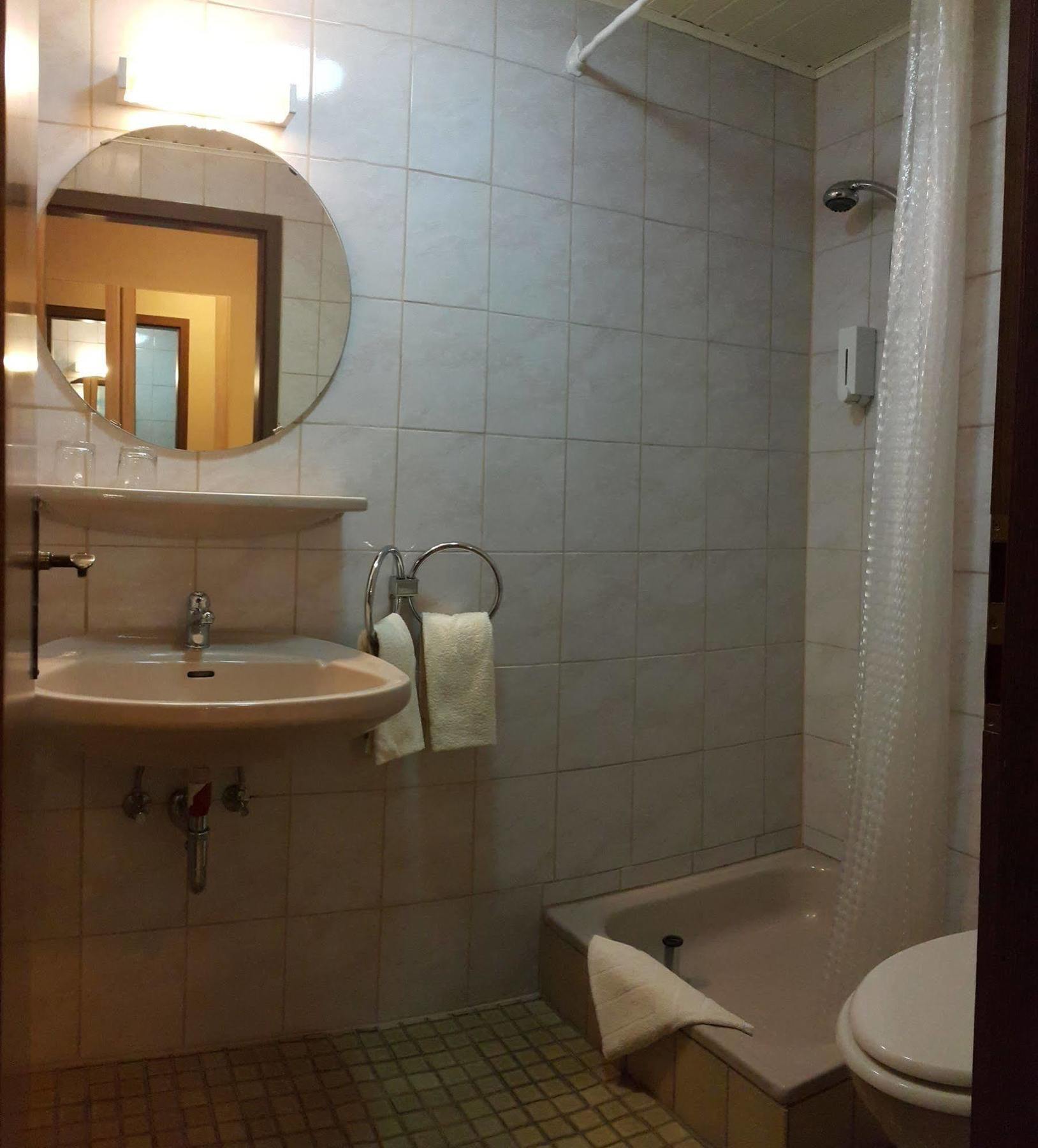 Hotel Мозелькерн Екстер'єр фото