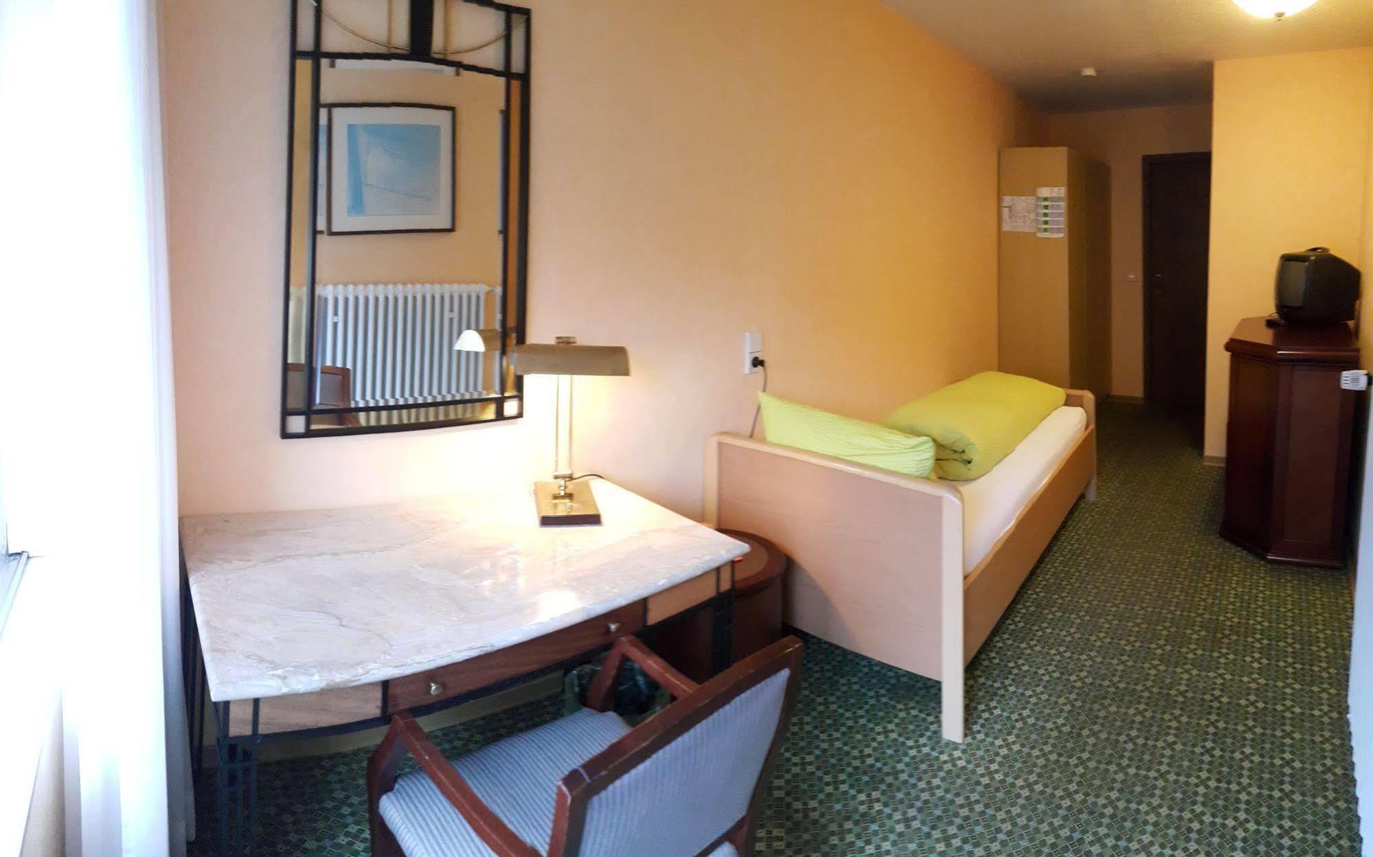 Hotel Мозелькерн Екстер'єр фото