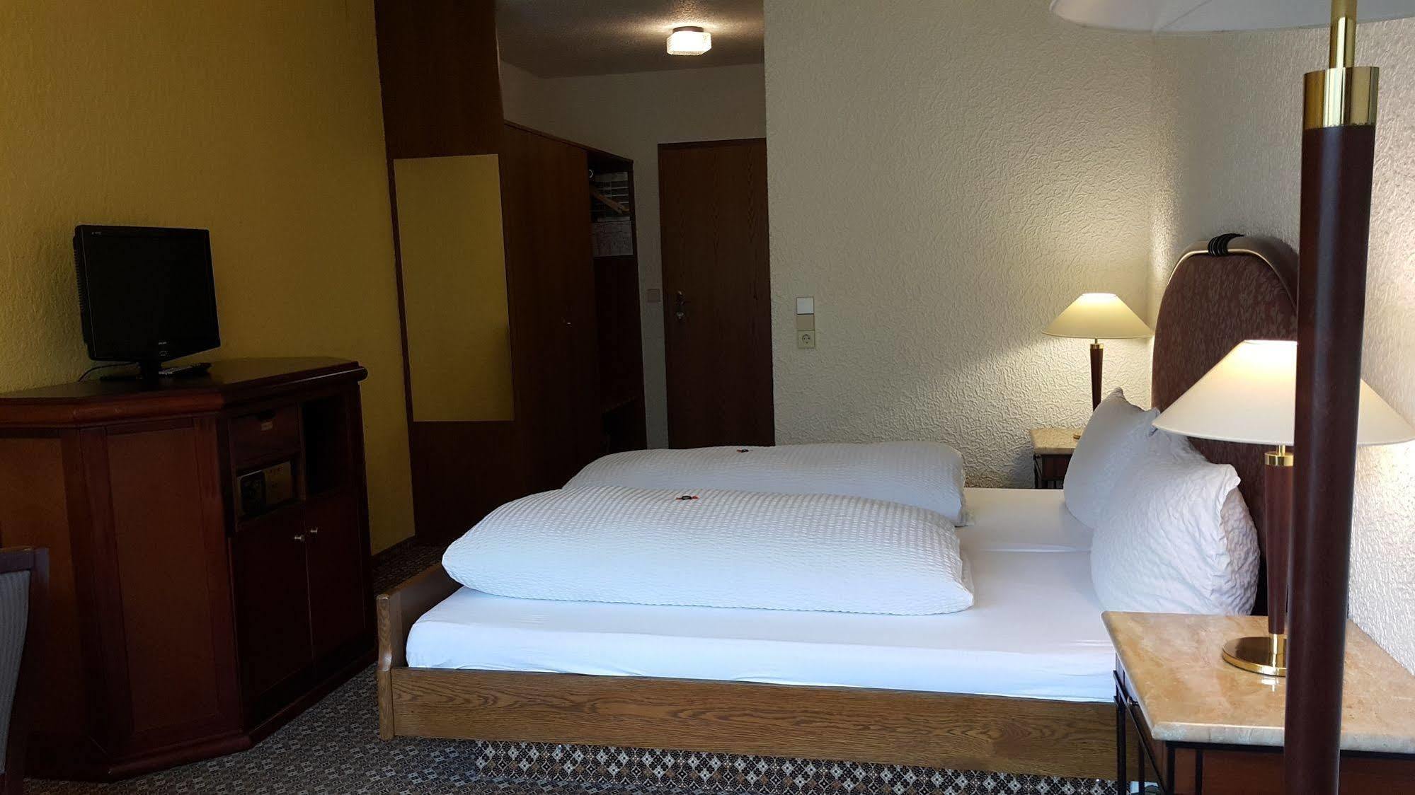 Hotel Мозелькерн Екстер'єр фото